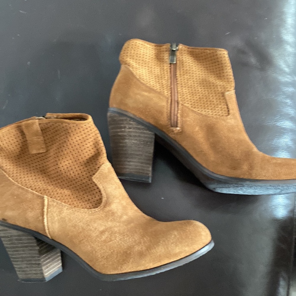 Vince Camuto Suede low boots - Picture 2 of 3